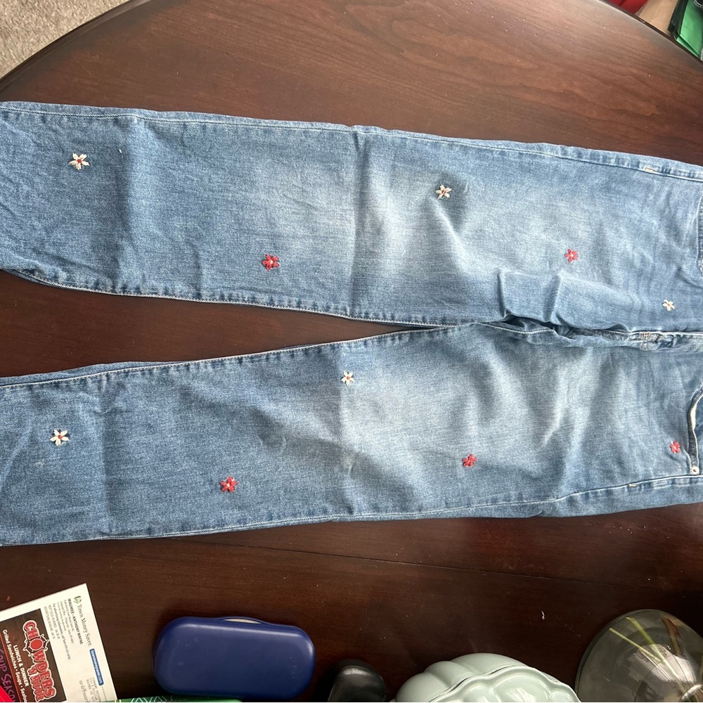 Gap ladies size 29 Girlfriend style jeans with embroidered flowers.